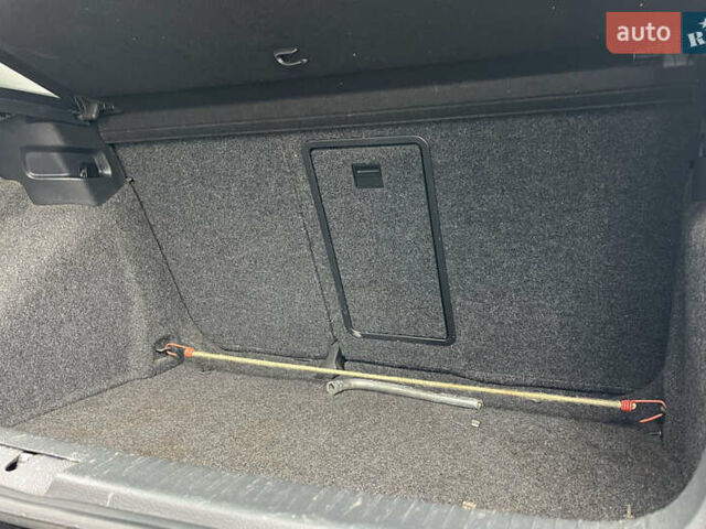 Чорний Фольксваген Гольф, об'ємом двигуна 1.39 л та пробігом 208 тис. км за 7999 $, фото 18 на Automoto.ua