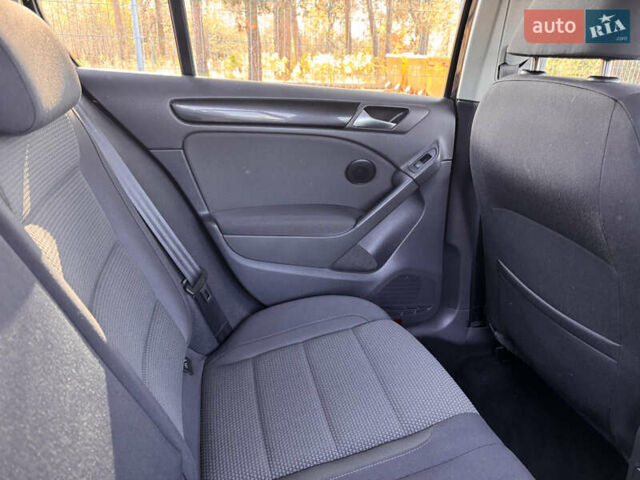 Черный Фольксваген Гольф, объемом двигателя 0 л и пробегом 126 тыс. км за 8600 $, фото 38 на Automoto.ua