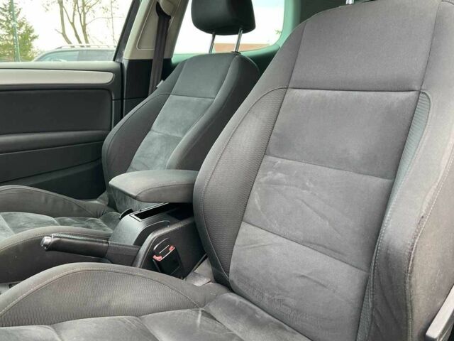 Черный Фольксваген Гольф, объемом двигателя 1.4 л и пробегом 208 тыс. км за 7999 $, фото 8 на Automoto.ua