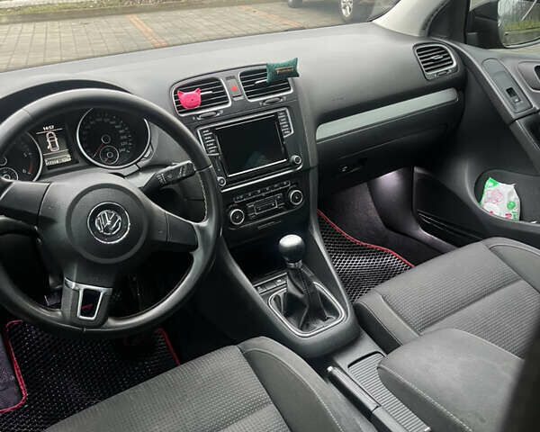 Черный Фольксваген Гольф, объемом двигателя 1.6 л и пробегом 317 тыс. км за 7500 $, фото 31 на Automoto.ua