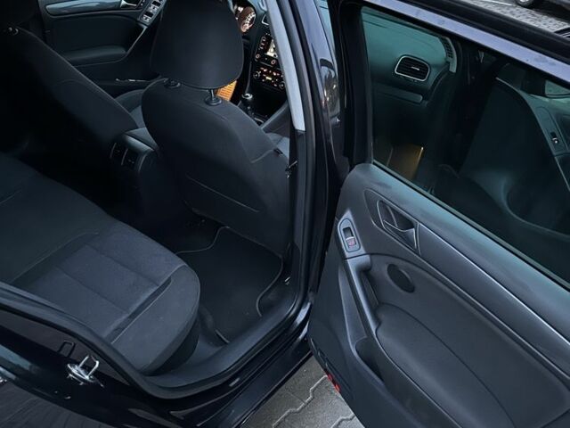 Черный Фольксваген Гольф, объемом двигателя 1.6 л и пробегом 274 тыс. км за 8300 $, фото 17 на Automoto.ua