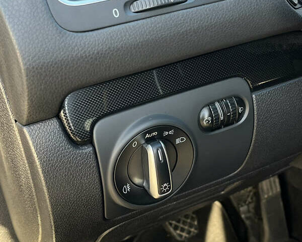 Черный Фольксваген Гольф, объемом двигателя 1.2 л и пробегом 243 тыс. км за 7700 $, фото 30 на Automoto.ua