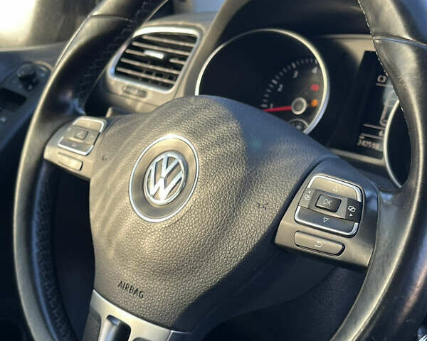 Черный Фольксваген Гольф, объемом двигателя 1.2 л и пробегом 243 тыс. км за 7700 $, фото 24 на Automoto.ua