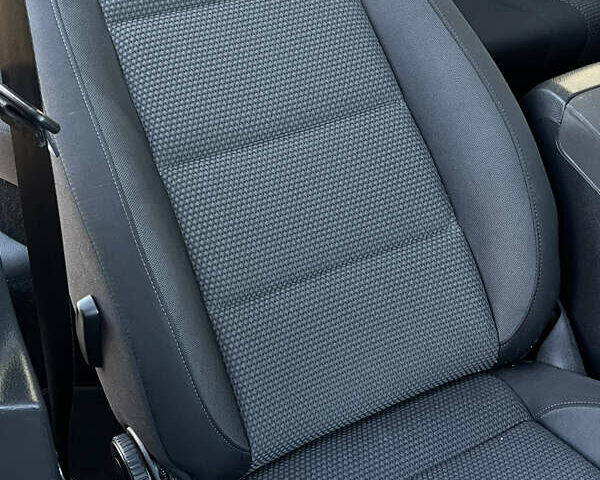 Черный Фольксваген Гольф, объемом двигателя 1.2 л и пробегом 243 тыс. км за 7700 $, фото 28 на Automoto.ua