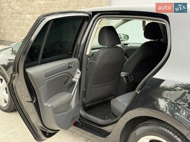 Черный Фольксваген Гольф, объемом двигателя 1.6 л и пробегом 160 тыс. км за 7500 $, фото 10 на Automoto.ua