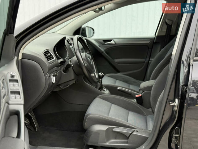 Черный Фольксваген Гольф, объемом двигателя 1.6 л и пробегом 160 тыс. км за 7500 $, фото 7 на Automoto.ua