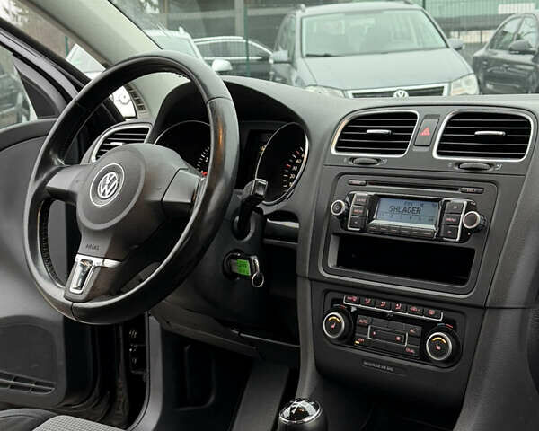 Черный Фольксваген Гольф, объемом двигателя 1.4 л и пробегом 184 тыс. км за 7499 $, фото 40 на Automoto.ua