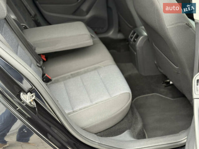 Черный Фольксваген Гольф, объемом двигателя 1.6 л и пробегом 160 тыс. км за 7500 $, фото 16 на Automoto.ua