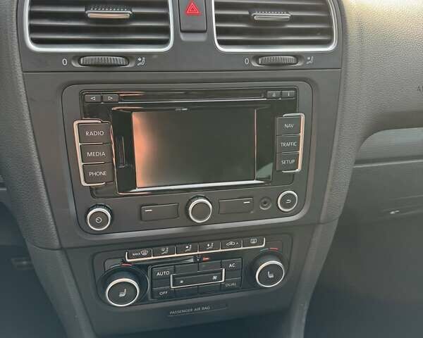 Черный Фольксваген Гольф, объемом двигателя 1.39 л и пробегом 155 тыс. км за 8900 $, фото 12 на Automoto.ua