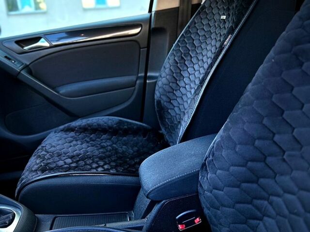 Черный Фольксваген Гольф, объемом двигателя 1.6 л и пробегом 237 тыс. км за 9500 $, фото 4 на Automoto.ua