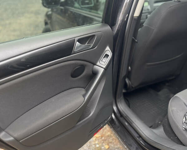 Чорний Фольксваген Гольф, об'ємом двигуна 1.39 л та пробігом 218 тис. км за 7700 $, фото 8 на Automoto.ua