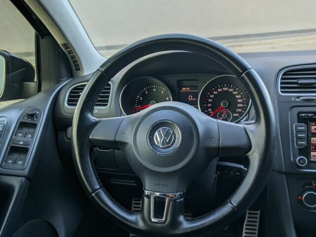 Чорний Фольксваген Гольф, об'ємом двигуна 1.2 л та пробігом 174 тис. км за 6810 $, фото 9 на Automoto.ua