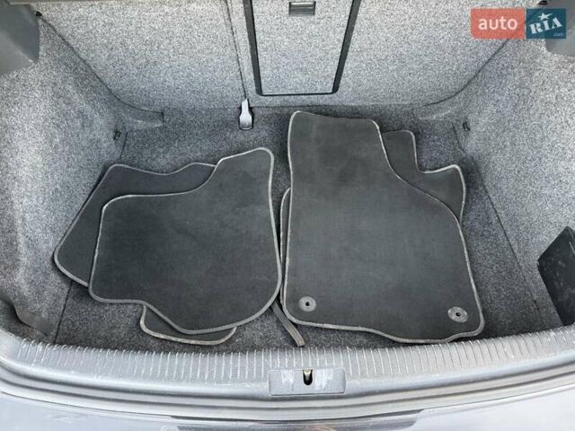 Черный Фольксваген Гольф, объемом двигателя 1.39 л и пробегом 155 тыс. км за 8900 $, фото 24 на Automoto.ua
