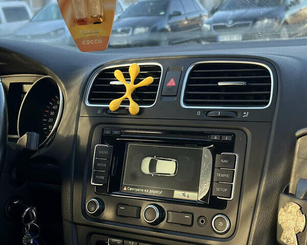 Черный Фольксваген Гольф, объемом двигателя 1.2 л и пробегом 243 тыс. км за 7700 $, фото 18 на Automoto.ua