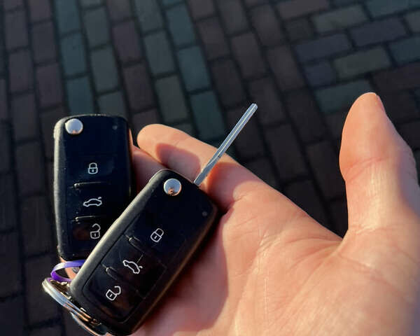 Черный Фольксваген Гольф, объемом двигателя 1.2 л и пробегом 243 тыс. км за 7700 $, фото 33 на Automoto.ua