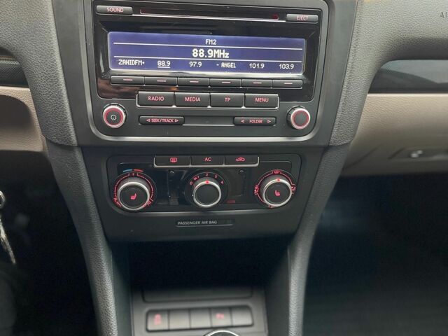 Черный Фольксваген Гольф, объемом двигателя 1.2 л и пробегом 189 тыс. км за 6299 $, фото 17 на Automoto.ua