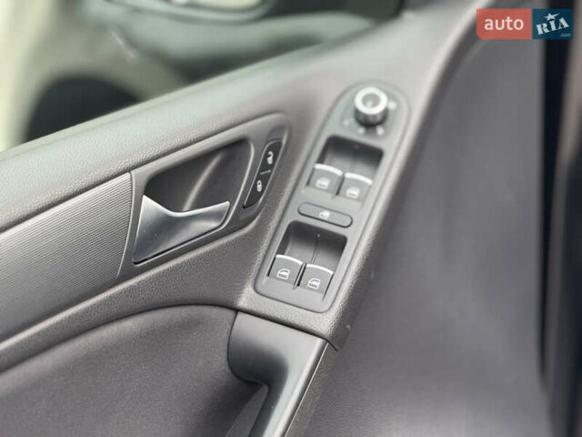 Черный Фольксваген Гольф, объемом двигателя 1.6 л и пробегом 160 тыс. км за 7500 $, фото 9 на Automoto.ua