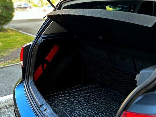 Черный Фольксваген Гольф, объемом двигателя 1.6 л и пробегом 237 тыс. км за 9500 $, фото 6 на Automoto.ua