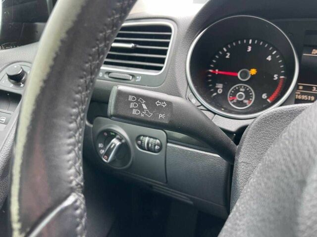 Черный Фольксваген Гольф, объемом двигателя 1.6 л и пробегом 170 тыс. км за 8490 $, фото 17 на Automoto.ua