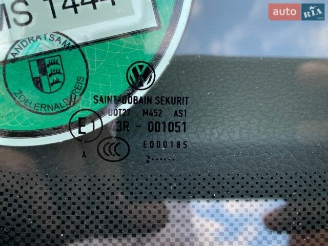 Черный Фольксваген Гольф, объемом двигателя 1.6 л и пробегом 175 тыс. км за 8000 $, фото 76 на Automoto.ua