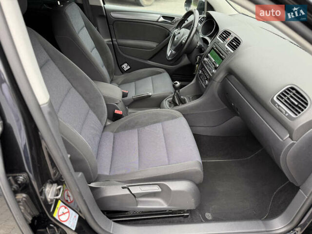 Черный Фольксваген Гольф, объемом двигателя 1.6 л и пробегом 160 тыс. км за 7500 $, фото 13 на Automoto.ua