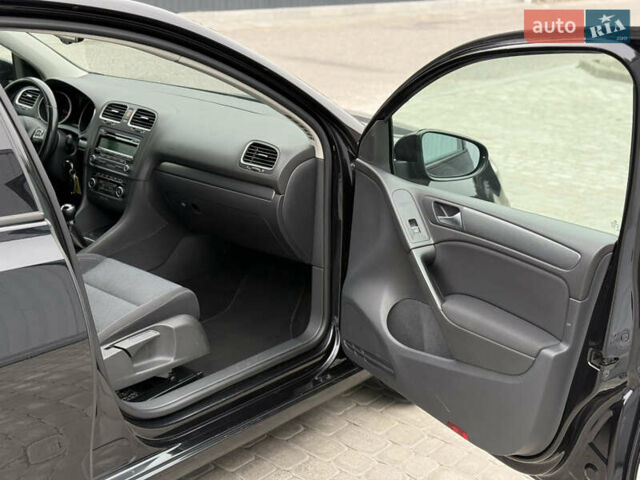 Черный Фольксваген Гольф, объемом двигателя 1.6 л и пробегом 160 тыс. км за 7500 $, фото 12 на Automoto.ua