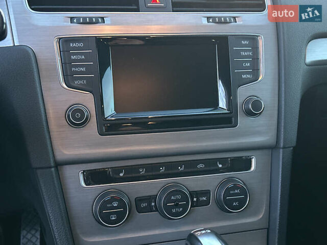 Чорний Фольксваген Гольф, об'ємом двигуна 1.4 л та пробігом 204 тис. км за 12399 $, фото 22 на Automoto.ua