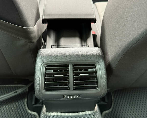 Черный Фольксваген Гольф, объемом двигателя 1.6 л и пробегом 248 тыс. км за 9000 $, фото 27 на Automoto.ua