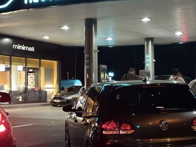 Чорний Фольксваген Гольф, об'ємом двигуна 2 л та пробігом 210 тис. км за 10999 $, фото 13 на Automoto.ua