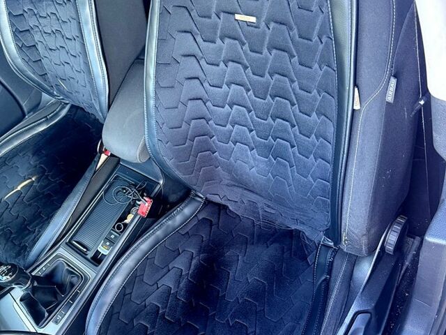 Черный Фольксваген Гольф, объемом двигателя 2 л и пробегом 361 тыс. км за 9600 $, фото 10 на Automoto.ua