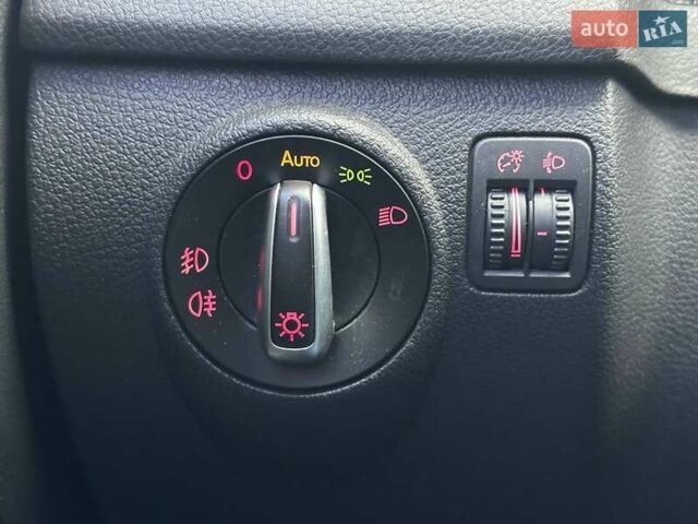 Черный Фольксваген Гольф, объемом двигателя 1.6 л и пробегом 178 тыс. км за 11990 $, фото 19 на Automoto.ua