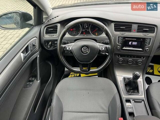 Черный Фольксваген Гольф, объемом двигателя 1.6 л и пробегом 186 тыс. км за 12700 $, фото 12 на Automoto.ua