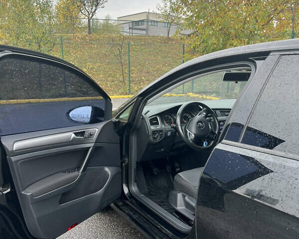 Черный Фольксваген Гольф, объемом двигателя 1.6 л и пробегом 272 тыс. км за 10000 $, фото 5 на Automoto.ua