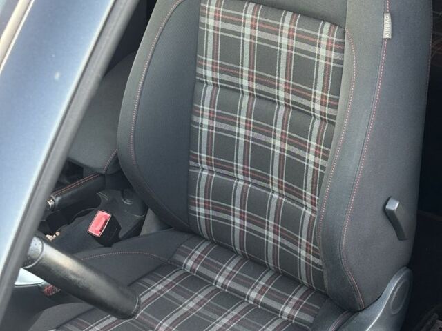 Чорний Фольксваген Гольф, об'ємом двигуна 2 л та пробігом 210 тис. км за 10999 $, фото 8 на Automoto.ua