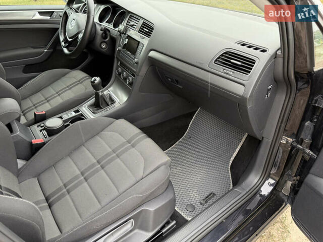 Черный Фольксваген Гольф, объемом двигателя 1.6 л и пробегом 248 тыс. км за 8700 $, фото 23 на Automoto.ua