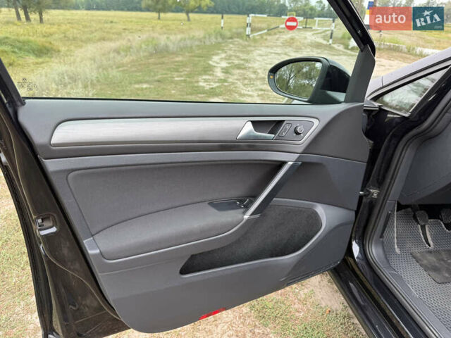 Черный Фольксваген Гольф, объемом двигателя 1.6 л и пробегом 248 тыс. км за 8700 $, фото 12 на Automoto.ua