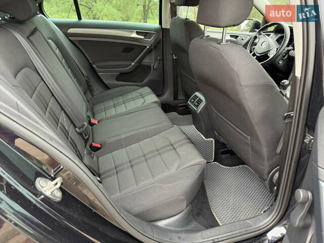 Черный Фольксваген Гольф, объемом двигателя 1.6 л и пробегом 248 тыс. км за 8700 $, фото 21 на Automoto.ua