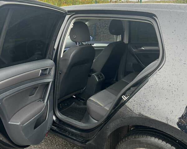 Черный Фольксваген Гольф, объемом двигателя 1.6 л и пробегом 272 тыс. км за 10000 $, фото 6 на Automoto.ua