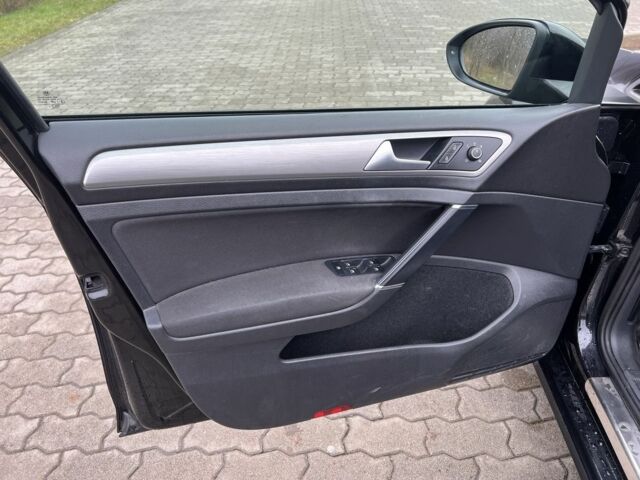 Черный Фольксваген Гольф, объемом двигателя 1.4 л и пробегом 210 тыс. км за 11200 $, фото 11 на Automoto.ua