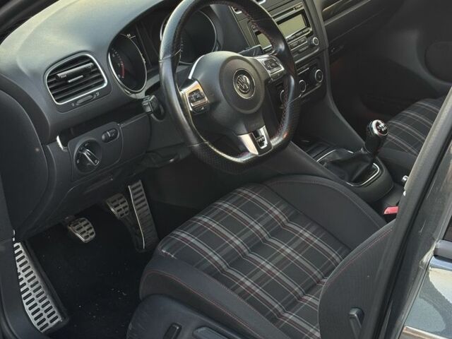 Чорний Фольксваген Гольф, об'ємом двигуна 2 л та пробігом 210 тис. км за 10999 $, фото 7 на Automoto.ua