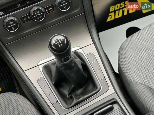 Черный Фольксваген Гольф, объемом двигателя 1.6 л и пробегом 186 тыс. км за 12700 $, фото 16 на Automoto.ua