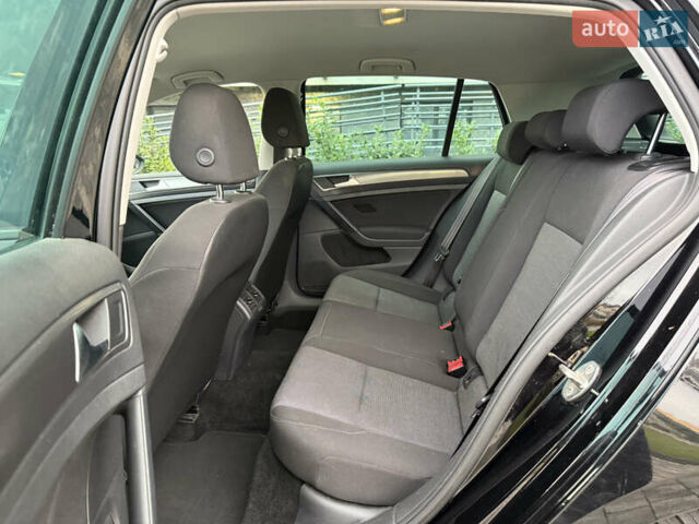 Черный Фольксваген Гольф, объемом двигателя 1.2 л и пробегом 185 тыс. км за 9700 $, фото 15 на Automoto.ua