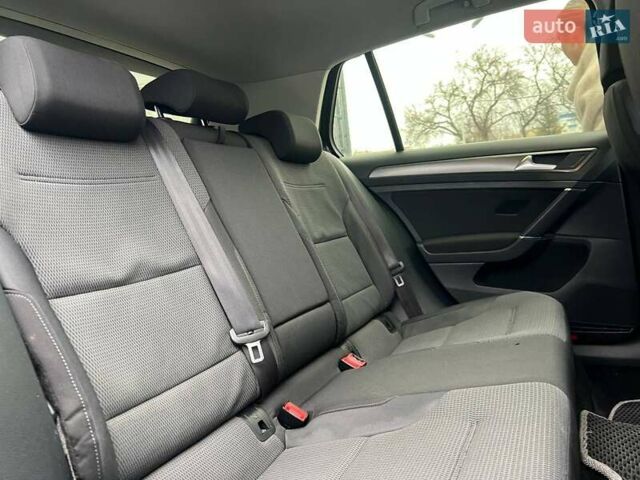 Черный Фольксваген Гольф, объемом двигателя 1.6 л и пробегом 186 тыс. км за 12700 $, фото 19 на Automoto.ua