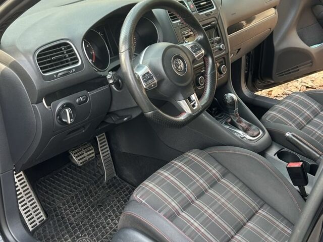 Черный Фольксваген Гольф, объемом двигателя 2 л и пробегом 207 тыс. км за 10000 $, фото 6 на Automoto.ua