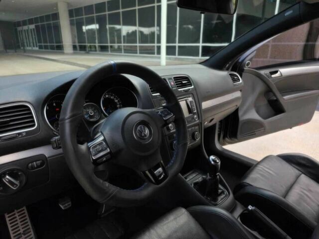 Черный Фольксваген Гольф, объемом двигателя 2 л и пробегом 83 тыс. км за 1900 $, фото 8 на Automoto.ua