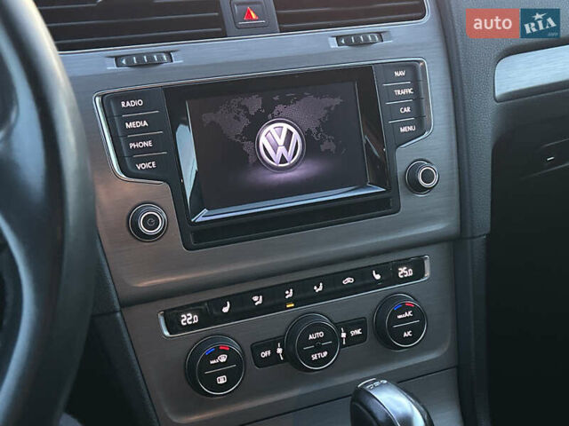 Чорний Фольксваген Гольф, об'ємом двигуна 1.4 л та пробігом 204 тис. км за 12399 $, фото 25 на Automoto.ua