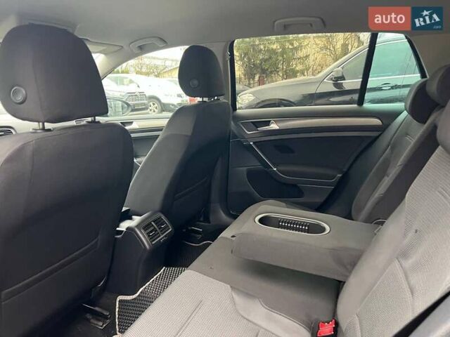 Черный Фольксваген Гольф, объемом двигателя 1.6 л и пробегом 186 тыс. км за 12700 $, фото 21 на Automoto.ua