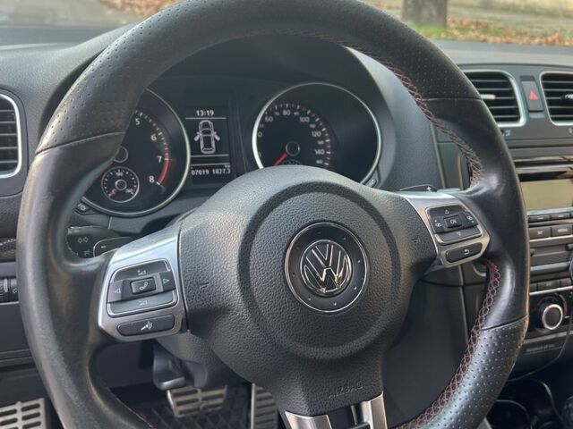 Черный Фольксваген Гольф, объемом двигателя 2 л и пробегом 207 тыс. км за 10000 $, фото 7 на Automoto.ua