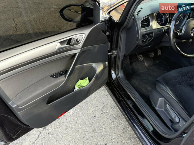 Черный Фольксваген Гольф, объемом двигателя 2 л и пробегом 361 тыс. км за 9600 $, фото 6 на Automoto.ua