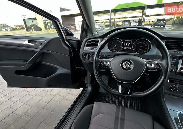 Черный Фольксваген Гольф, объемом двигателя 1.6 л и пробегом 258 тыс. км за 10300 $, фото 63 на Automoto.ua